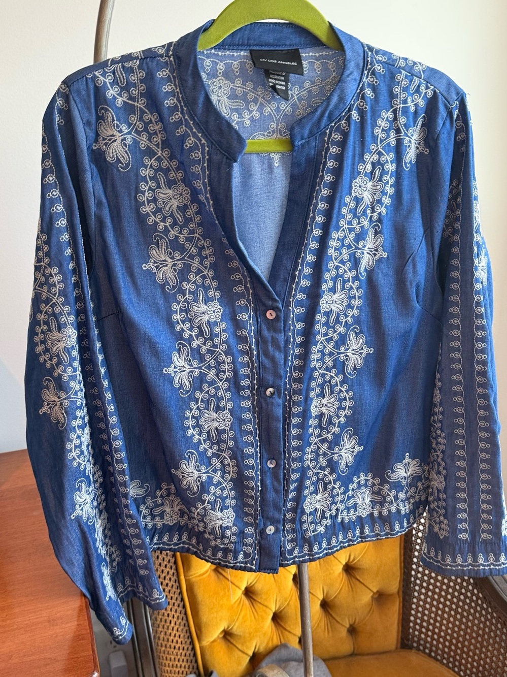 Liv Los Angeles Embroidered Button Down Blouse L